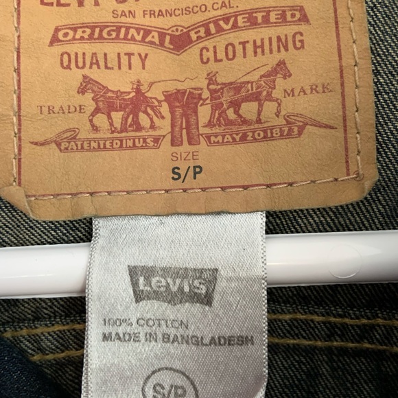 Size small youth Levi’s jean jacket - Picture 3 of 3